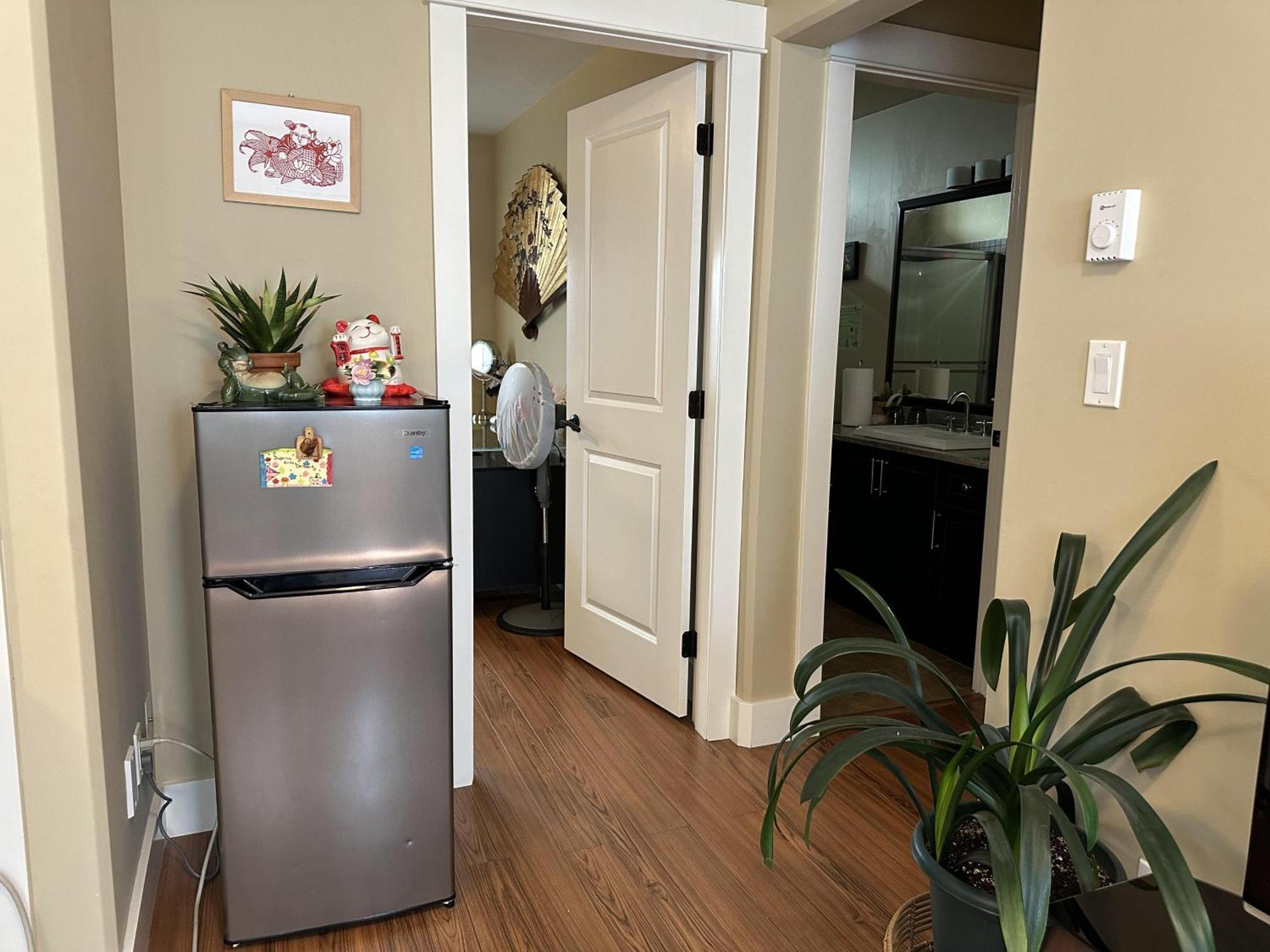 Separate Entry Sweet Home Victoria Exterior photo