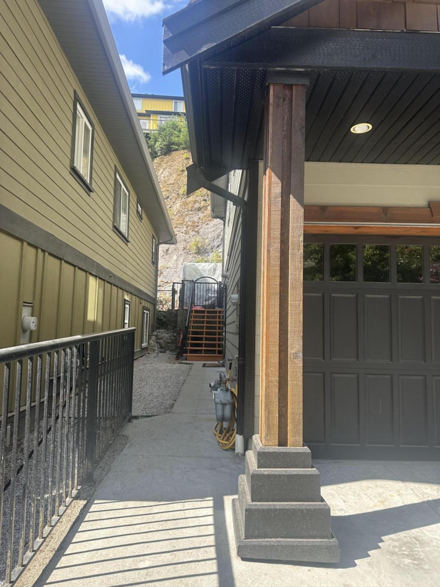 Separate Entry Sweet Home Victoria Exterior photo