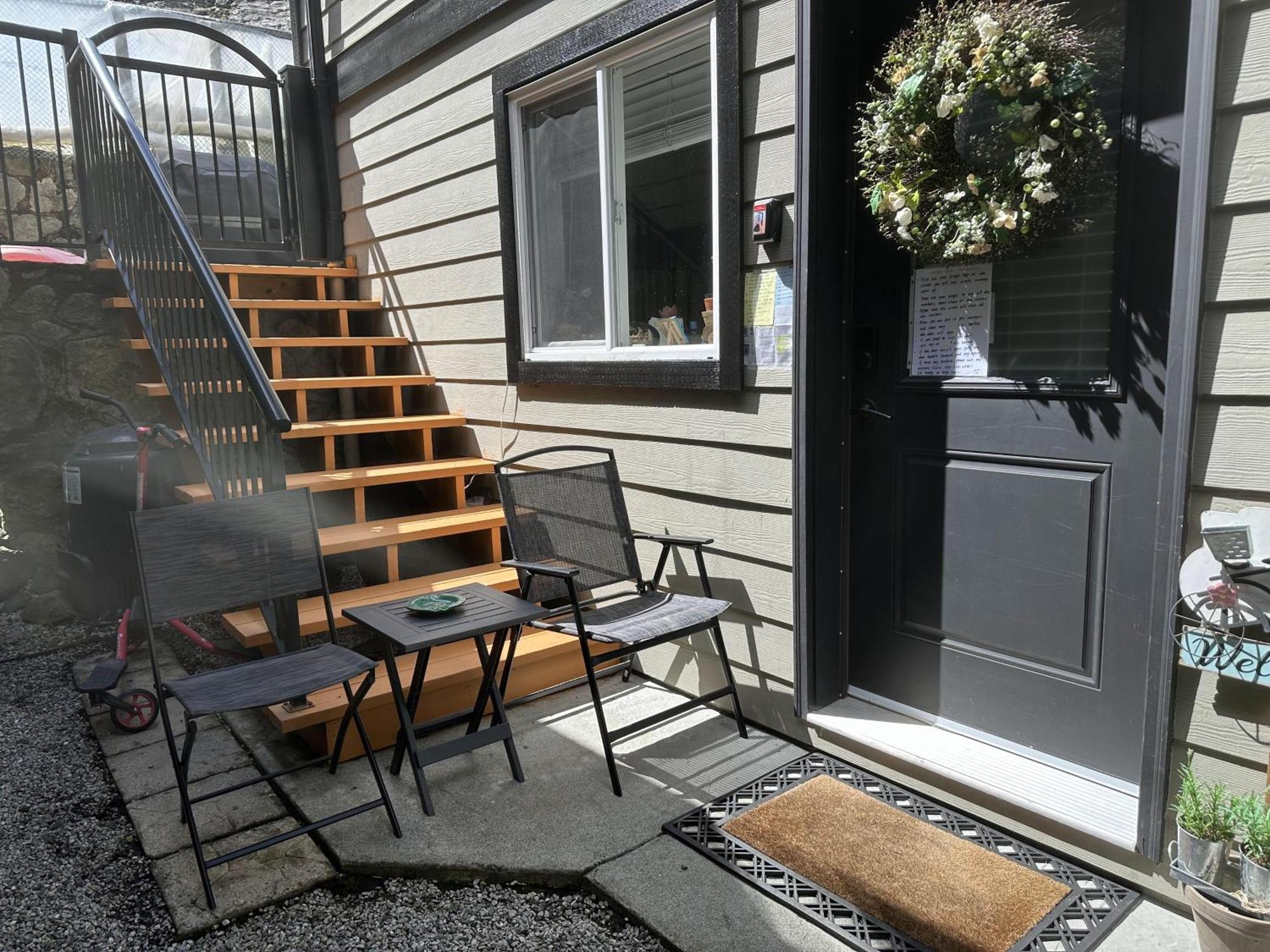 Separate Entry Sweet Home Victoria Exterior photo