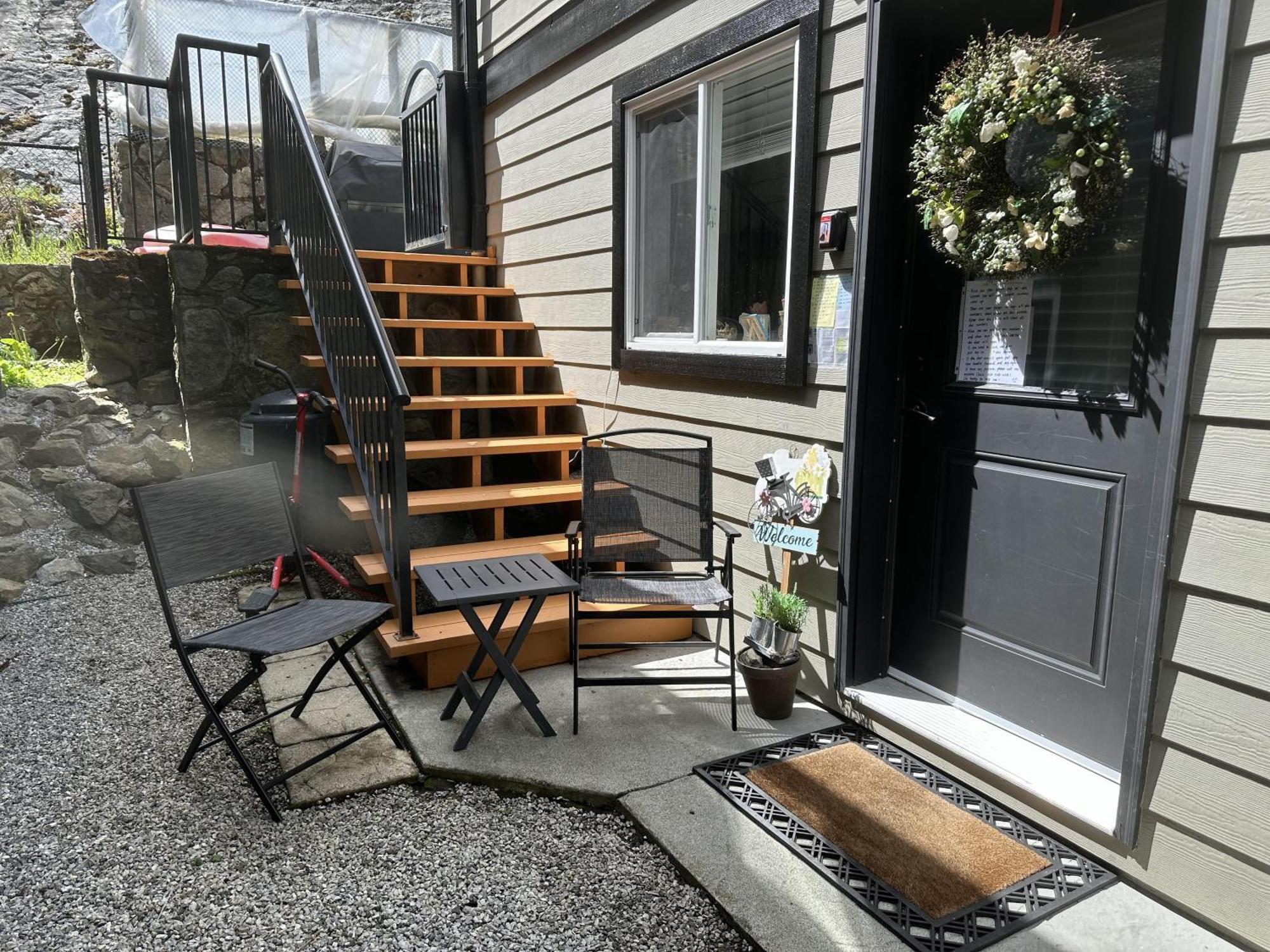 Separate Entry Sweet Home Victoria Exterior photo